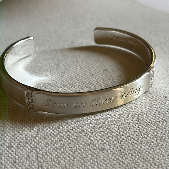 Mary lay soar on silver wings cuff bracelet - Picture 1 of 5